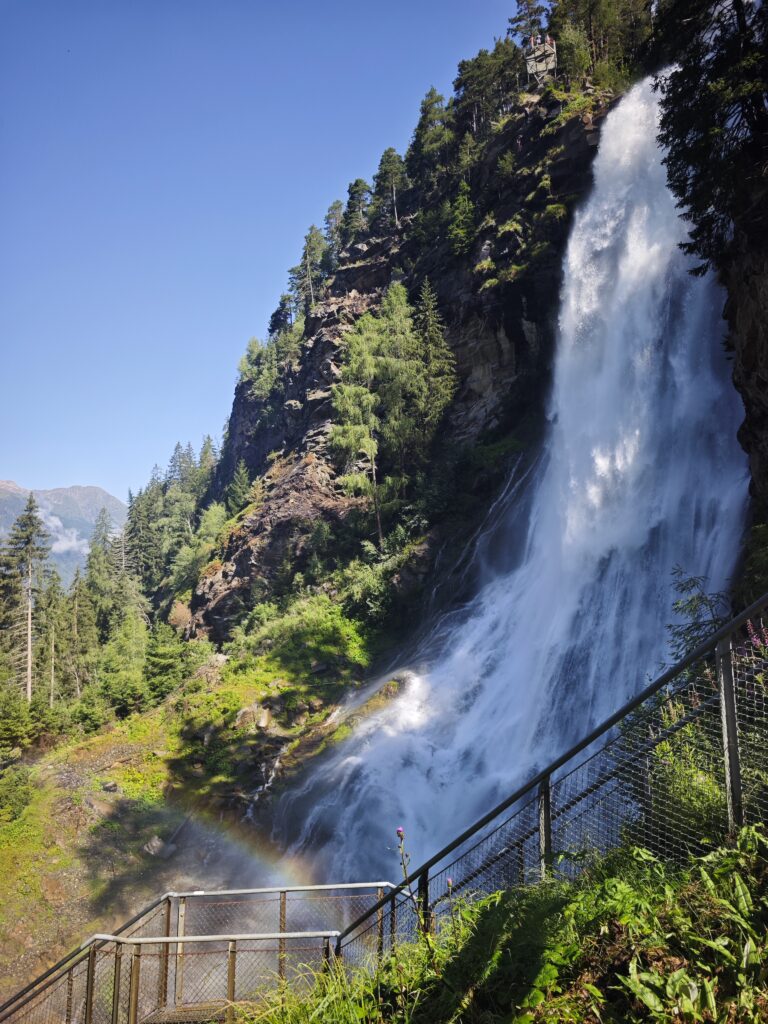 Spektakulär auf der Stuibenfall Wanderung - kannst du oben im Bild die Aussichtsplattform erkennen?