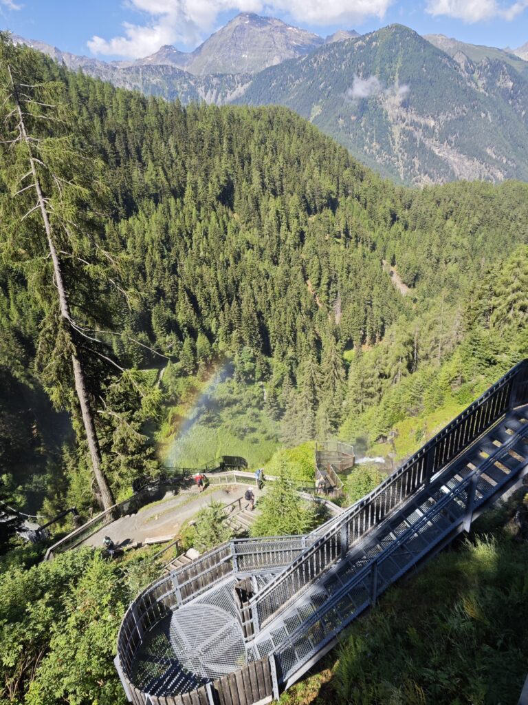 So kannst du sehr aussichtsreich am Stuibenfall wandern